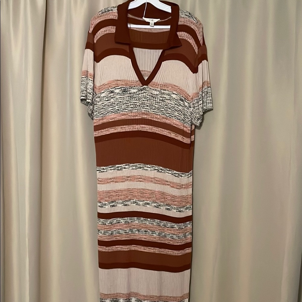 Brown and White V-Neck Midi Dress with Dolman Sleeves